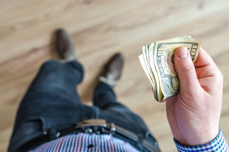 Bitcoin Leads Crypto Fund Boom as Hedge Against Market Risks