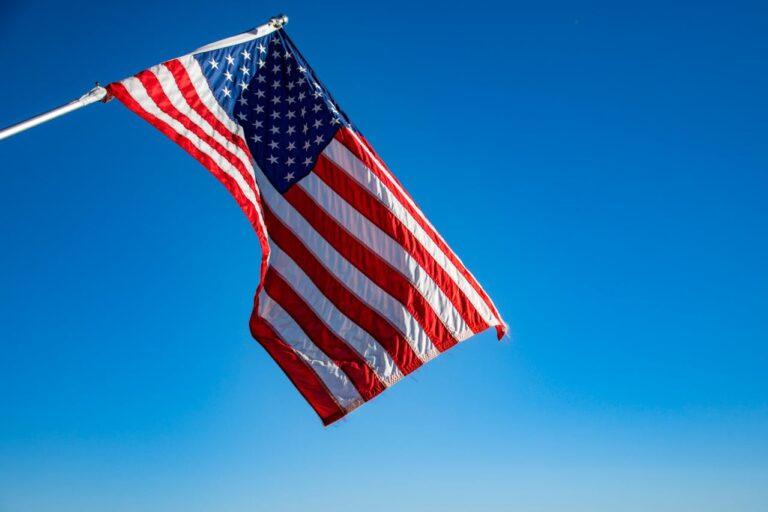 Senate Pushes GENIUS Stablecoin Bill Despite Warren’s Warnings