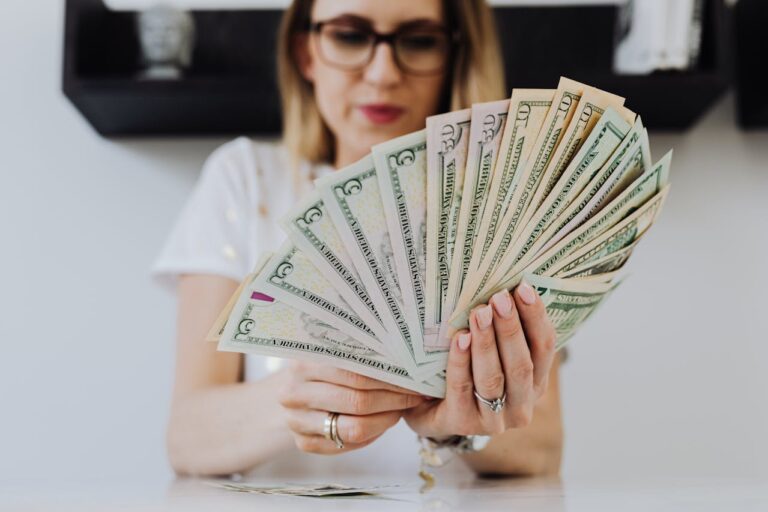 RLUSD Stablecoin Soars to $500M as Ripple Eyes Banking Charter