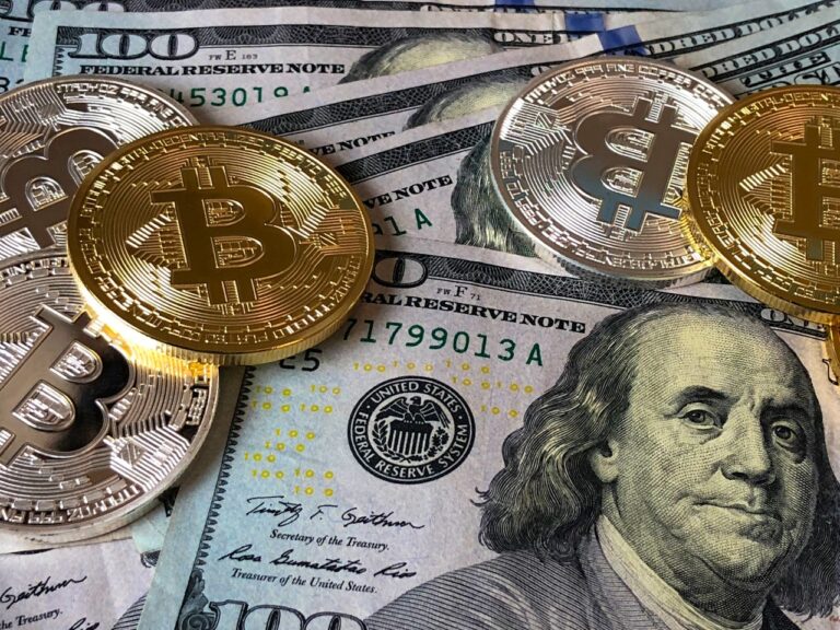 Wall Street’s Crypto Embrace Continues as Bitcoin ETF Inflows Hit $642M