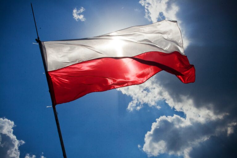 Polish President Blocks Crypto Law, Firms Eye Licenses Abroad